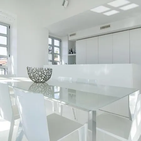 Sleeps 6 Air Con Wifi Appartement Loano