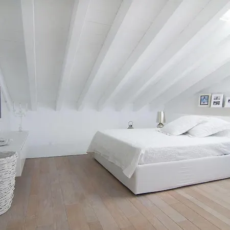 Sleeps 6 Air Con Wifi Loano